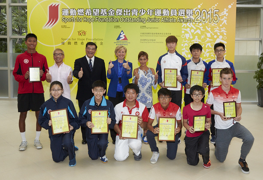 <p>The Sports for Hope Foundation Outstanding Junior Athlete Awards Presentation for 2<sup>nd</sup> quarter 2015 was successfully held at the Hong Kong Sports Institute (HKSI). &nbsp;The officiating guests included Dr Trisha Leahy BBS, Chief Executive of the HKSI (4<sup>th</sup> left, back row); Mr Tong Wai-lun MH JP, Vice-President of the Sports Federation &amp; Olympic Committee of Hong Kong, China (3<sup>rd</sup> left, back row); Mr Raymond Chiu, Vice Chairman of the Hong Kong Sports Press Association (2<sup>nd</sup> left, back row) and Miss Marie-Christine Lee, founder of the Sports For Hope Foundation (4<sup>th</sup> right, back row) congratulates all the awardees.</p>
