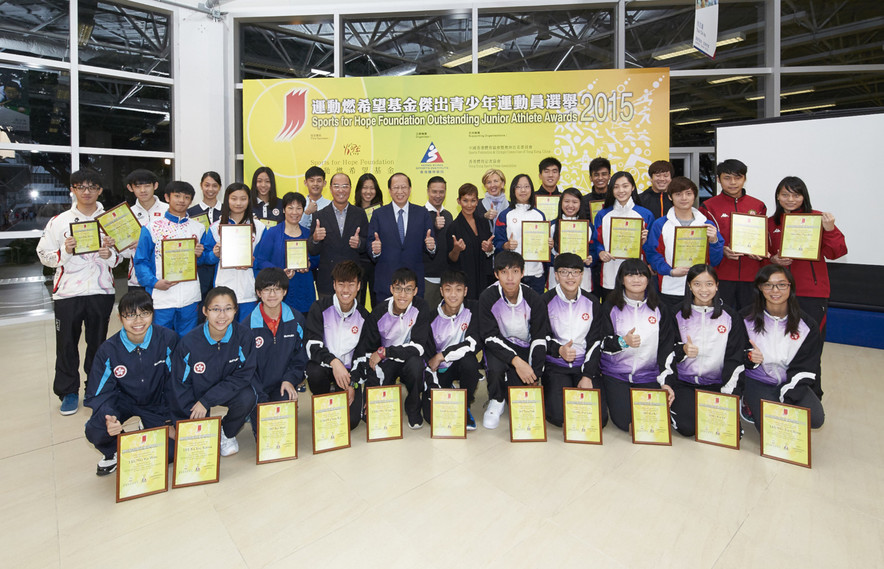 <p>The Sports for Hope Foundation Outstanding Junior Athlete Awards Presentation for 3<sup>rd</sup> quarter 2015 was successfully held at the Hong Kong Sports Institute (HKSI). &nbsp;The officiating guests included Dr Trisha Leahy BBS, Chief Executive of the HKSI (4<sup>th</sup> right, back row); Mr Pui Kwan-kay BBS MH, Vice-President of the Sports Federation &amp; Olympic Committee of Hong Kong, China (5<sup>th</sup> left, 2<sup>nd</sup> row); Mr Chu Hoi-kun, Chairman of the Hong Kong Sports Press Association (4<sup>th</sup> left, 2<sup>nd</sup> row) and Miss Marie-Christine Lee, founder of the Sports For Hope Foundation (6<sup>th</sup> left, 2<sup>nd</sup> row), takes a group photo with the awardees.</p>
