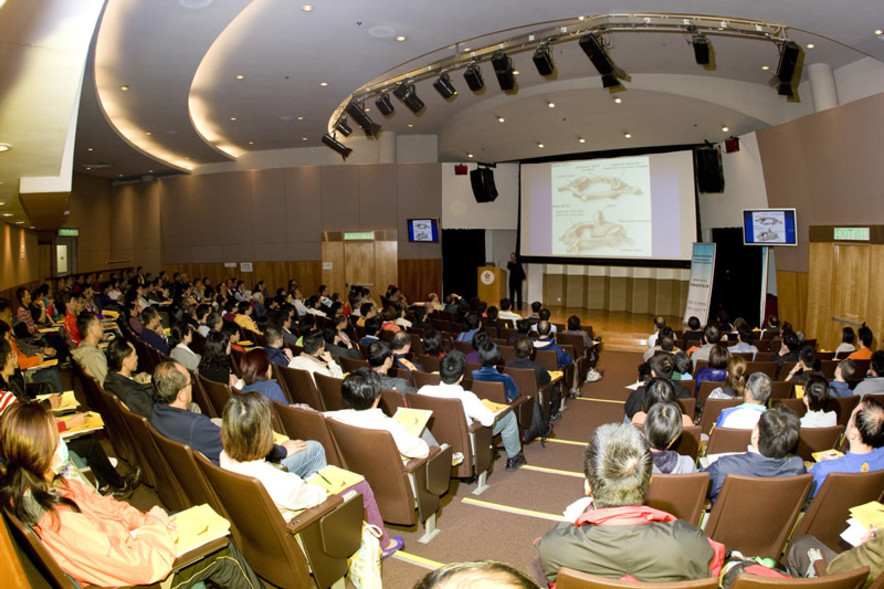 <p>Seminar on &quot;Causes and Prevention of Athletes&#39; Low Back Injuries&quot; under the Hongkong Bank Foundation Continuing Coach Education Programme attracts about 220 coaches and sports enthusiasts to attend.</p>
