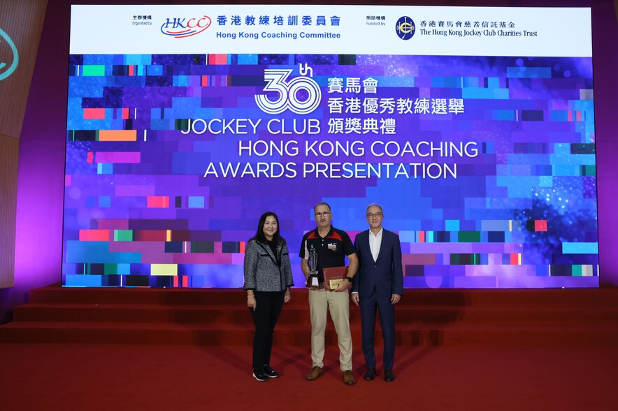 <p>Rugby sevens coach Paul John received the Best Team Sport Coach Award from Mr Philip Mok Kwan-yat, Honorary Deputy Secretary General of Sports Federation and Olympic Committee of Hong Kong, China (right) and Ms Eliza Chang Lai-shan, Director of Hong Kong Sports Institute (left).</p>
