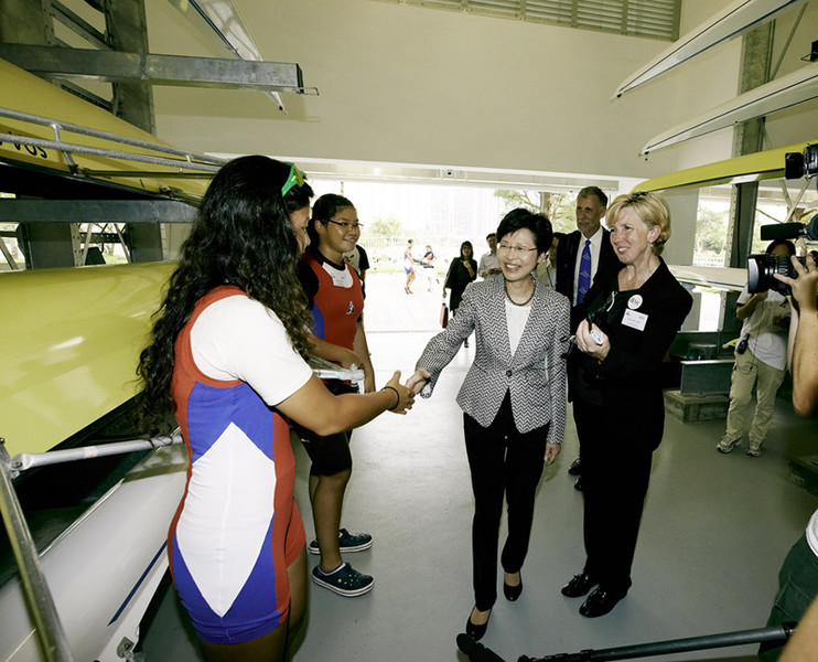 <p>Dr Trisha Leahy (1<sup>st</sup> from right), Chief Executive of the Hong Kong Sports Institute (HKSI) introduced young rowers to Mrs Carrie Lam GBS JP (3<sup>rd</sup> from right), Chief Executive for Administration at the newly completed Rowing Boathouse of the HKSI.</p>
