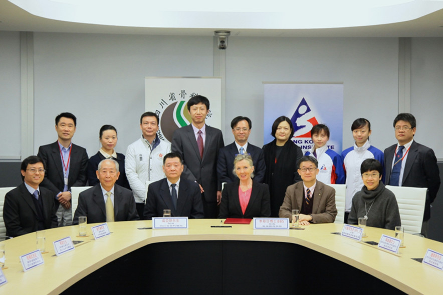 <p>The Memorandum of Understanding signed by the HKSI and Sichuan Orthopaedic Hospital encourages bilateral exchanges in various fields. The HKSI also designates the Hospital as &ldquo;HKSI Scholarship Athlete Rehabilitation Hospital&rdquo; for medical treatment, consultation and rehabilitation to Hong Kong athletes.</p>

