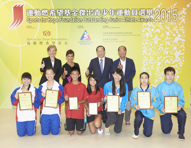 The Sports for Hope Foundation Outstanding Junior Athlete Awards Presentation for 1st quarter 2015 wraps up with 8 junior athletes being awarded.  Officiating guests include Dr Trisha Leahy BBS, Chief Executive of the HKSI (1st left, back row); Mr Pui Kwan-kay BBS MH, Vice-President of the Sports Federation & Olympic Committee of Hong Kong, China (2nd right, back row); Mr Chu Hoi-kun, Chairman of the Hong Kong Sports Press Association (1st right, back row) and Miss Marie-Christine Lee, Founder of the Sports for Hope Foundation (2nd left, back row), take a group photo with the recipients.
