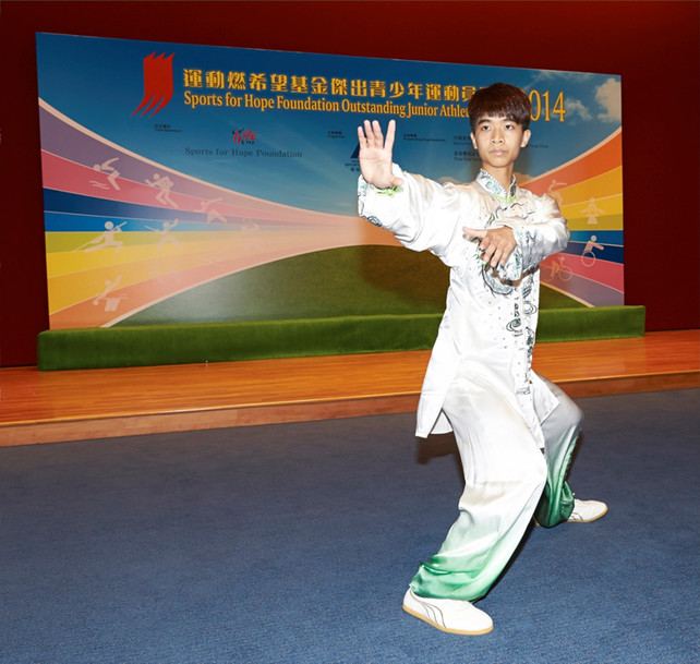 At the presentation ceremony, Wushu athlete Yeung Chung-hei demonstrates Taijiquan.