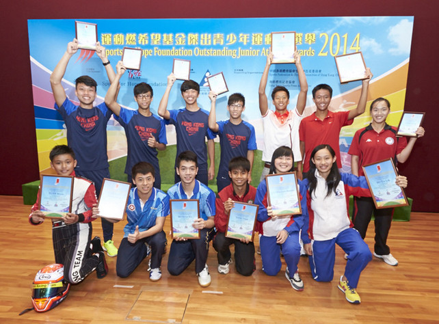 The awardees for the 2nd Quarter of 2014 are (2nd from right, back row) Anthony Jackie Tang (tennis), Wong Hui-wai (triathlon), (1st from right, front row) Ho Tze-lok and Lui Hiu-lam (squash), Nikki Tang (athletics – Hong Kong Sports Association for the Mentally Handicapped), Ho Kwan-kit and Li Hon-ming (table tennis), Yuen Moon (kart). The recipients of the Certificate of Merit are (1st from left, back row) Lee Hong-kit, Lau Kin-hei, Koo Yue-kwan and Chun Chi-sing (athletics), and (1st right, back row) Yam Kwok-fan (athletics – Hong Kong Paralympic Committee & Sports Association for the Physically Disabled).