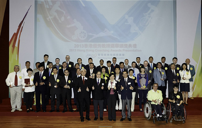 At the onset of the ceremony, officiating guests (first row, from left) Professor Frank Fu MH JP, Chairman of the Hong Kong Coaching Committee, Mr Timothy Fok GBS JP, President of the Sports Federation & Olympic Committee of Hong Kong, China, Ms Florence Hui SBS JP, Acting Secretary for Home Affairs, and Mr Carlson Tong JP, Chairman of the HKSI, show appreciation to the 80 recipients of the Coaching Excellence Awards for leading Hong Kong athletes to outstanding performance in 2013.