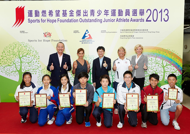 The Sports for Hope Foundation Outstanding Junior Athlete Awards 2nd quarter 2013 presentation ceremony came to an end when 9 junior athletes were prized. The guests included Dr Trisha Leahy, Chief Executive of HKSI (right, back row), Mr Karl Kwok MH, Vice-President of the Sports Federation & Olympic Committee of Hong Kong, China (left, back row); Mr Tony Yue MH JP, Vice-President of the Sports Federation & Olympic Committee of Hong Kong, China (middle, back row); Mr Raymond Chiu, Vice-Chairman of the Hong Kong Sports Press Association (2nd from right, back row) and Miss Marie-Christine Lee, founder of the Sports for Hope Foundation (2nd left, back row).