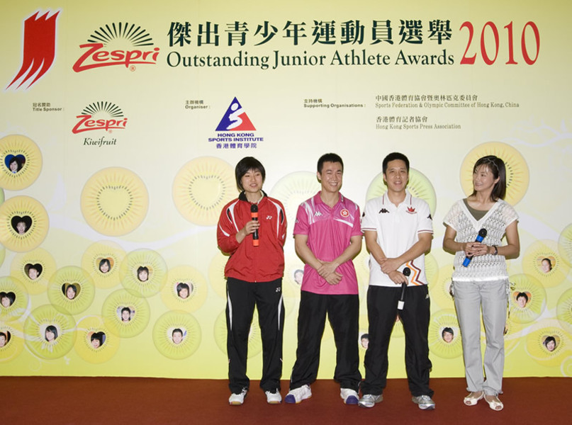 (From left) Badminton player Yip Pui-yin, table tennis players Li Ching and Ko Lai-chak, and retired fencer Ho Ka-lai shared with their successors the experience in competitions and some tips on training.