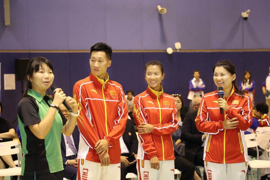 <p>Students from Lam Tai Fai College taking the chance to know more about their Olympic heroes during the Q&amp;A session.</p>
