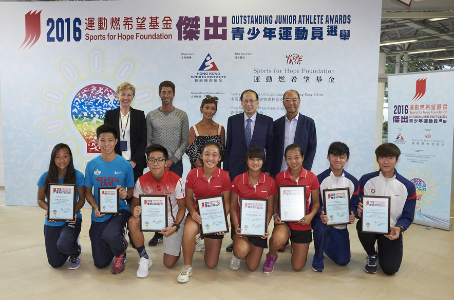 <p>Ten junior athletes were awarded at the Sports for Hope Foundation Outstanding Junior Athlete Awards Presentation for 2<sup>nd</sup> quarter 2016 at the Hong Kong Sports Institute (HKSI).&nbsp; Officiating guests include Dr Trisha Leahy BBS, Chief Executive of the HKSI (1<sup>st</sup> left, back row); Mr Pui Kwan-kay SBS, Vice-President of the Sports Federation &amp; Olympic Committee of Hong Kong, China (2<sup>nd</sup> right, back row); Mr Chu Hoi-kun, Chairman of the Hong Kong Sports Press Association (1<sup>st</sup> right, back row) and Miss Marie-Christine Lee, Founder of the Sports for Hope Foundation (centre, back row), take a group photo with the recipients.</p>
