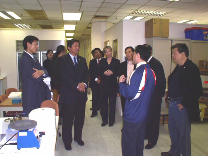 <p>香港體育學院（體院）的科研人員向菲律賓訪問團簡介提供予體院獎學金運動員的科研支援服務。</p>
