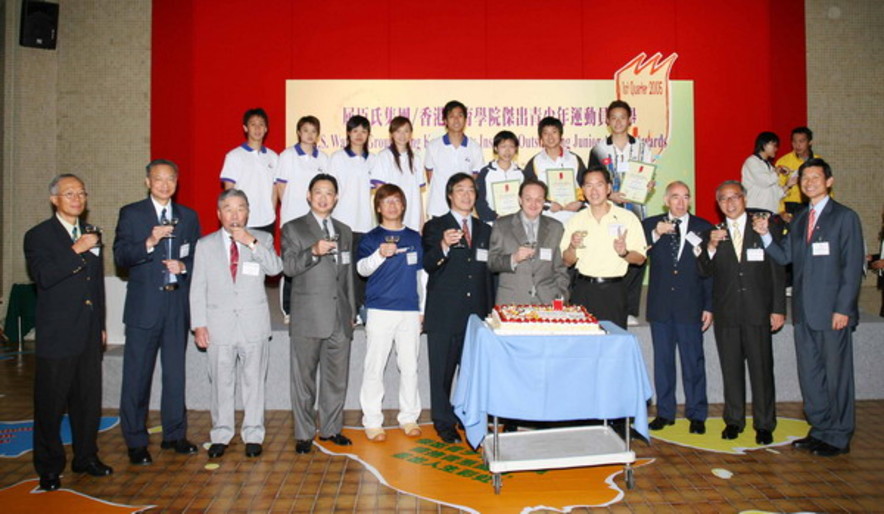 <p>The Honourable Bernard Chan, HKSAR Legislative Councillor (fourth from right), Ian Wade, Group Managing Director of the A.S. Watson Group (fifth from right), Professor Chan Kai-ming, Vice-Chairman of the Hong Kong Sports Institute (sixth from right), A F M Conway, Vice-President of the Sports Federation &amp; Olympic Committee of Hong Kong, China (third from right) and Chiu Chan-fai, Executive Committee Vice-Chairman of the Hong Kong Sports Press Association (fifth from left) officiates the second anniversary celebration of the A.S. Watson Group/Hong Kong Sports Institute Outstanding Junior Athlete Awards.</p>
