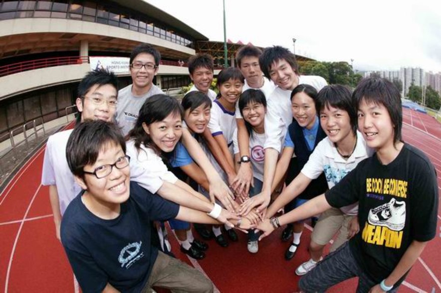 <p>(From left) Yeung Hiu-ching (fencing), Chan Yin-kwong (wushu), Au Yuen-mei (table tennis), Lai Ka-long (tenpin bowling), Fan Lok-sze (triathlon), Ho King-fun (triathlon), Wu Kit-ting (triathlon), Lam Ka-tsun (triathlon), Chiu Ka-kei (squash), Li Kwun-ngai (table tennis), Wong Tsz-yan (triathlon), Lau Hui-man (fencing) and Lai Hiu-man (fencing).</p>
