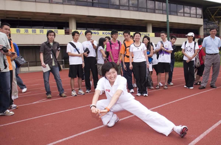<p>Athens Olympic women&#39;s 10,000m gold medallist Xing Huina shared her training and competition experience with athletics elite athletes and long distance runners at a workshop organised by the Hong Kong Sports Institute on 17 June.</p>
