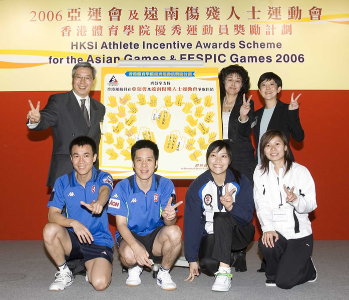 <p>Officiating guests of the &ldquo;Hong Kong Sports Institute Athlete Incentive Awards Scheme for the Asian Games &amp; FESPIC Games 2006&rdquo; Launch Ceremony (rear row from left) Dr Eric Li, Chairman of the HKSI, Mrs Vivien Fung, Chef de Mission of the Hong Kong Delegation to the 15<sup>th</sup> Doha Asian Games, and Mrs Jenny Fung, Chairman of the Hong Kong Paralympic Committee &amp; Sports Association for the Physically Disabled make wishes on a &lsquo;Support Hong Kong Athletes&rsquo; display board as a gesture of support to the Hong Kong athletes who will participate in the upcoming Asian Games &amp; FESPIC Games. (Front row from right) The 2002 Asian Games squash gold medallist Rebecca Chiu, 2002 FESPIC Games gold medallist Yu Chui-yee, as well as 2004 Olympic table tennis silver medallists Ko Lai-chak and Li Ching represent other athletes to receive the display board.</p>
