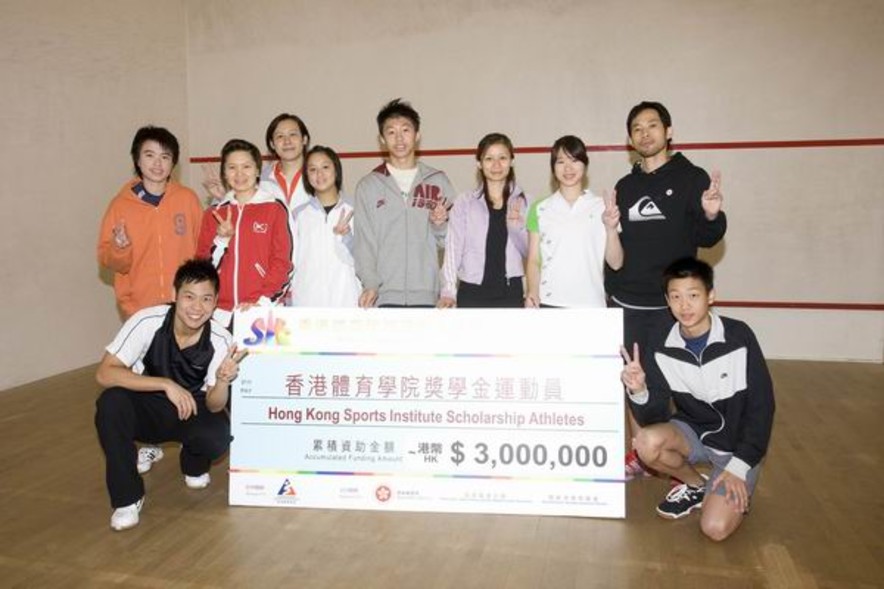 <p>本地壁球運動員喜獲「香港體育學院獎學金運動員特別獎勵基金」發放現金獎勵。</p>
