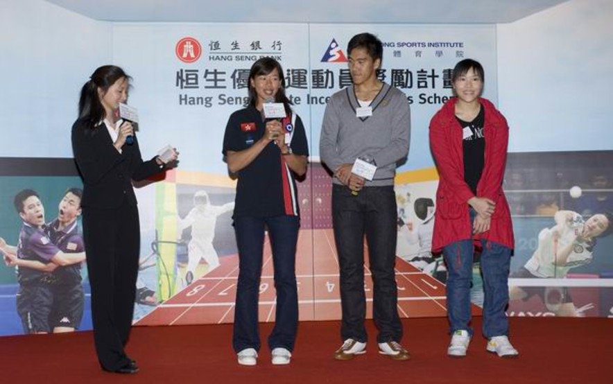 <p>（右起）輪椅劍擊運動員余翠怡、賽艇運動員羅曉峰及滑浪風帆運動員陳慧琪均以爭取2008奧運會及殘奧會獎牌為目標，並表示會全力備戰，矢志為香港創出佳績。</p>
