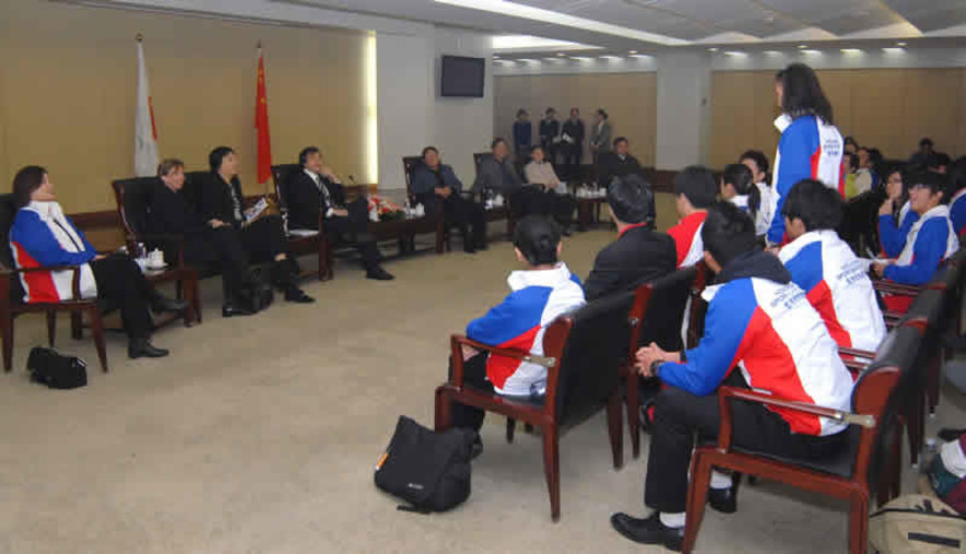 <p>Valuable exchange with important sporting officials of the General Administration of Sport of China, including Duan Shijie (4<sup>th</sup> from right), Vice Director ; Jiang Zhixue (3<sup>rd</sup> from right), Chairman of Science and Education Department; and Song Keqin (2<sup>nd</sup> from right), Deputy Director of External Affairs Department.</p>
