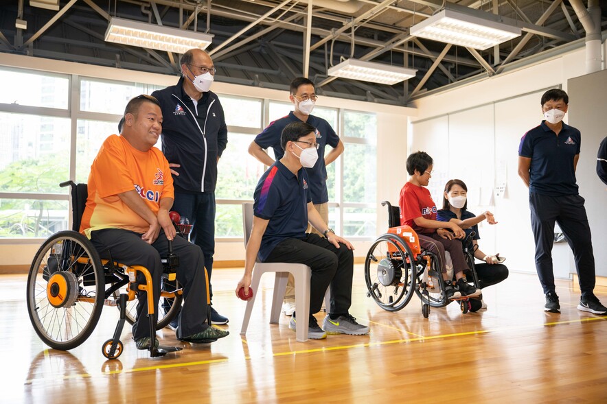 <p>Mr John Lee Ka-chiu GBM SBS PDSM PMSM, the Chief Executive of the Hong Kong Special Administrative Region, exchanged with athletes with disabilities at the HKSI to learn more about athletes&rsquo; training.&nbsp;</p>
