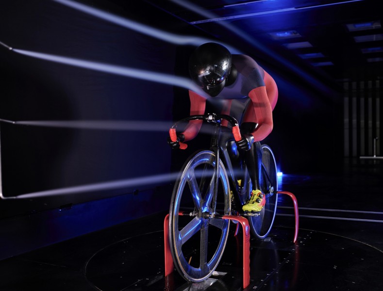 <p>A smoke visualization test in the HKUST wind tunnel on the air flow around a full-scale cycling mannequin, which helps the understanding of the critical flow phenomena for aerodynamic optimization of cycling equipment and suits.&nbsp;(photo: The Hong Kong University of Science and Technology)</p>
