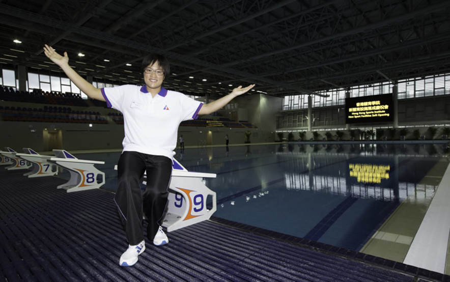 <p>Sitting on the movable bulk head of the 52m International Standard Indoor Swimming Pool, swimmer Sze Hang-yu is delighted and looks forward to training at this world-class facility.</p>
