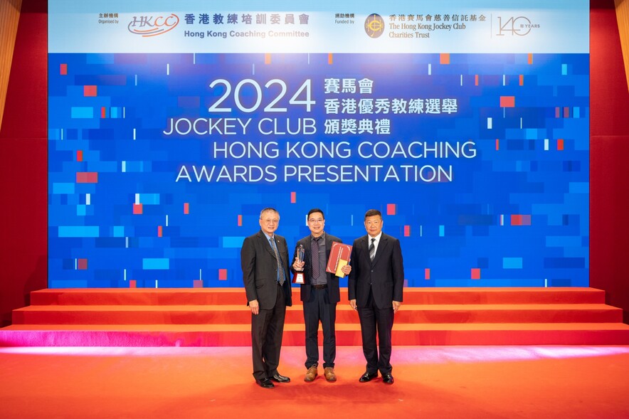 <p>Billiard sports coach <strong>Alan Wong</strong> (middle) received the Distinguished Services Award for Coaching from <strong>Mr Chew Fook-aun</strong>, Vice-Chairman of the HKSI (left), and <strong>Mr Edgar Yang </strong><strong>Joe-tsi </strong><span style="font-size:75%;"><strong>PDSM</strong></span><strong>, </strong>Honorary Secretary General of the Sports Federation &amp; Olympic Committee of Hong Kong, China (right).</p>

