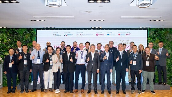 The guests took a group photo at the opening ceremony of The 16th ISSP