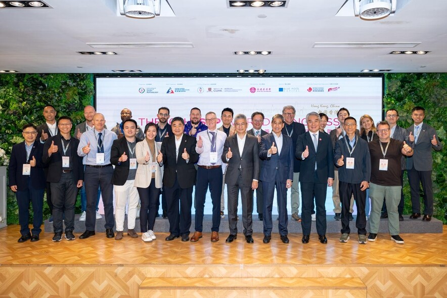 <p>眾嘉賓在善德基金會冠名贊助：國際運動心理學會第十六屆世界大會的開幕式上合照</p>
