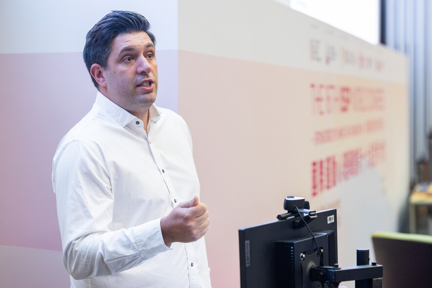 <p>來自University of Wollongong的<strong>Stewart Vella教授</strong></p>
