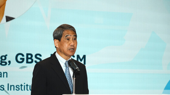 <strong>鄧竟成先生<span style="font-size:75%;">GBS