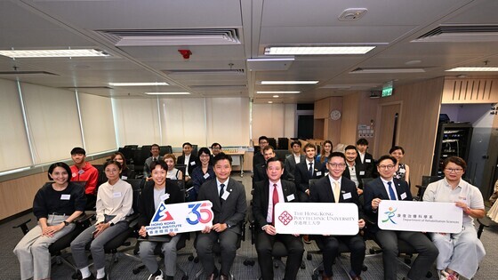 The guests took a group photo at the signing ceremony, marking the