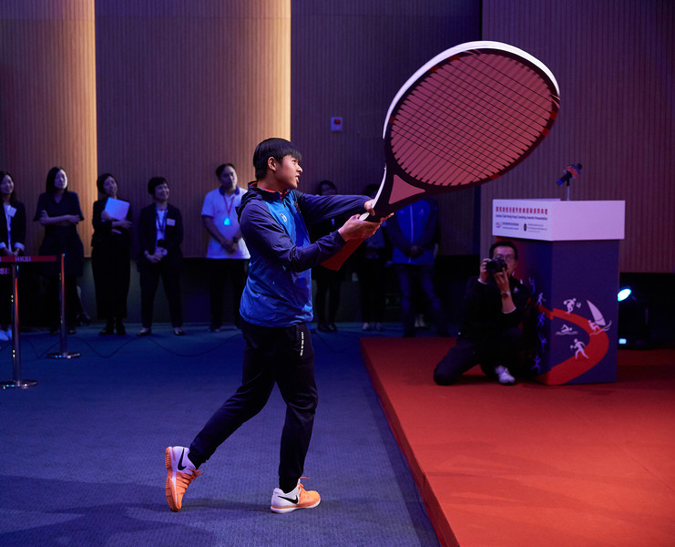 <p>Hurdler Lui Lai-yiu, table tennis athlete Li Ching-wan, tennis athlete Ng Ki-lung (photo) and tenpin bowling athlete Tseng Tak-hin played video games resembling four different sport competitions including hurdling, table tennis, tennis and tenpin bowling to unveil the recipients of the Coach of the Year Awards in four categories.</p>
