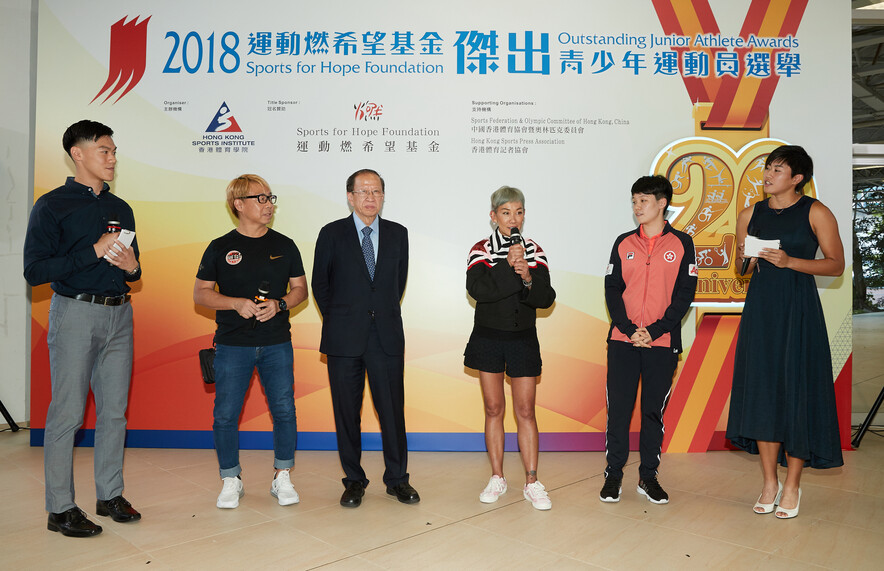 <p>Hong Kong table tennis star Doo Hoi-kem (2<sup>nd</sup> right), winner of The Most Outstanding Junior Athlete Award and The Most Promising Junior Athlete Award of 2014; together with Miss Marie-Christine Lee, founder of the Sports for Hope Foundation (3<sup>rd</sup> right); Mr Pui Kwan-kay SBS MH, Vice-President of the Sports Federation &amp; Olympic Committee of Hong Kong, China (3<sup>rd</sup> left) and Mr Raymond Chiu, Vice Chairman of the Hong Kong Sports Press Association (2<sup>nd</sup> left), shared their view on the development of junior athletes to encourage the awardees to strive for excellence.</p>
