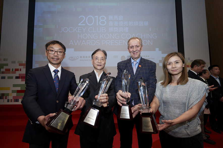 <p>The Coach of the Year awardees (from&nbsp;left) Lo Wan-kei, Kwok Hart-wing, Octavian Zidaru and Chiu Wing-yin posed for a group photo.</p>
