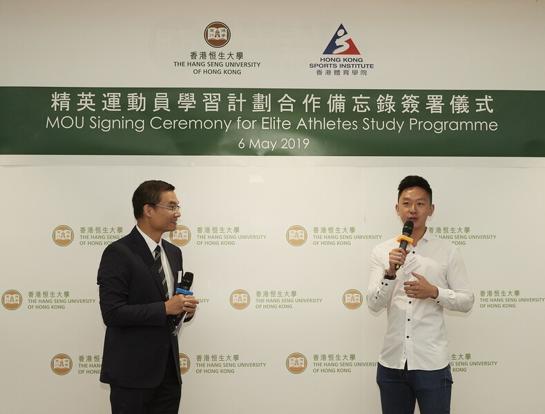 <p>Mr Marco Kwok Ho-ting (right) retired Hong Kong elite cycling athlete and student of HSUHK, shared his experiences at HSUHK.&nbsp;</p>
