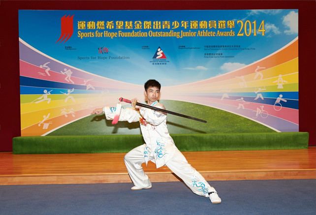 At the presentation ceremony, Wushu athlete Zhuang Jiahong demonstrates Taijijian.