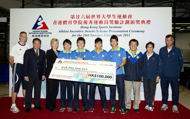 Officiating guest of HKSI Athlete Incentive Awards Scheme Presentation Ceremony Dr Trisha Leahy (3rd from left), Chief Executive of HKSI presents cash incentives to the 26th Summer Universiade 2011 bronze medallists in men's 4x100 relay:Yip Siu-keung, Leung Ki-ho, Lai Chun-ho and Ho Man-lok (4th, 5th, 6th, 7th from left) with Dr Patrick Chan (3rd from right), Head of the Hong Kong, China Delegation to the Games; William Ko (2nd from left), Senior Vice President of Hong Kong Amateur Athletic Association; Dr Paul Wright (1st from left), Head Athletics Coach; Yu Lik (1st from right), Athletics Coach; and Yip Wun Fung (2nd from right), Coach of Hong Kong Amateur Athletic Association look on.