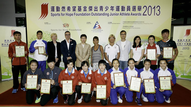 A group photo of officiating guests, including Dr Trisha Leahy (3rd from left; back row), Chief Executive of the HKSI; Miss Marie-Christine Lee (centre; back row), Founder of the Sports for Hope Foundation; Mr Tony Yue MH JP (5th from left; back row), Vice-President of the Sports Federation & Olympic Committee of Hong Kong, China; Mr Raymond Chiu (5th from right; back row), Vice-Chairman of the Hong Kong Sports Press Association; together with special guests retired track and field athlete Chan Ka-chiu (4th from left; back row), former Hong Kong record holder for long jump; (from 3rd from right; back row) retired squash player Chiu Wing-yin, who is now an assistant coach at the HKSI and retired fencer Wong Kam-kau; and recipients of the Sports for Hope Foundation Outstanding Junior Athlete Awards 1st quarter of 2013.