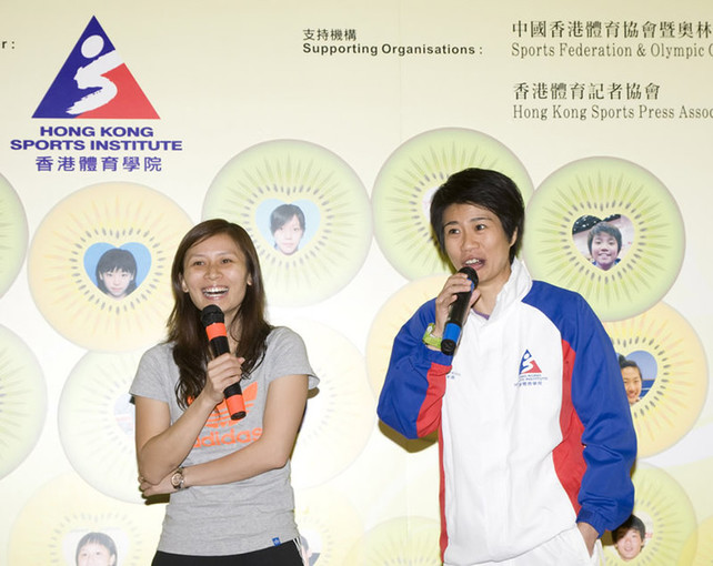 （左起）壁球运动员赵咏贤和空手道运动员陈枷彣分享备战亚运的心得。