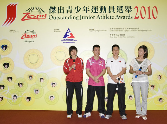 (From left) Badminton player Yip Pui-yin, table tennis players Li Ching and Ko Lai-chak, and retired fencer Ho Ka-lai shared with their successors the experience in competitions and some tips on training.