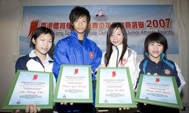 (From left) Squash player Au Wing-chi, taekwondo player Chan Ngai-yeung, fencer Fong Yi-tak and mentally handicapped swimmer Tang Suk-man were named recipients of the HKSI Outstanding Junior Athlete Awards for the third quarter, 2007.