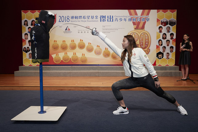 The winner of the Most Outstanding Junior Athlete Award and Most Promising Junior Athlete Award of 2018, Hsieh Sin-yan, demonstrated Fencing skills at the Presentation Ceremony.