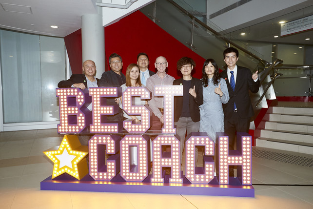The officiating guests and coaches captured memorable moments of the event by taking photos at the giant standee of “Best Coach”.