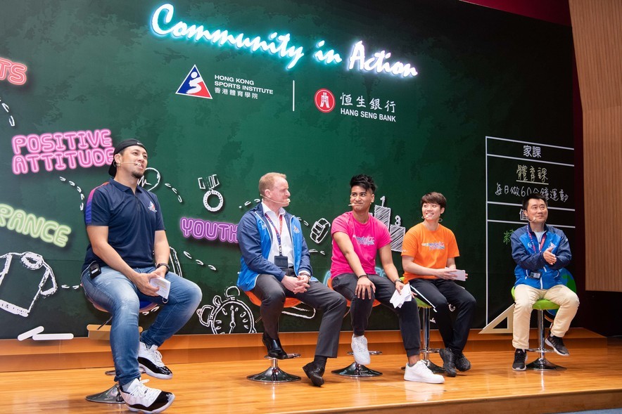 （右起）香港體育學院乒乓球總教練陳江華先生、乒乓球運動員杜凱琹、桌球總教練郭偉恩先生及桌球運動員卡比多羅比，於啓動禮中分享對新計劃的看法及展望。