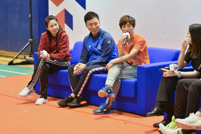 In the “Meet the Athletes” session, Wu Siu-hong (Tenpin Bowling) (2<sup>nd </sup>from left) and Yip Pui-yin (Badminton) (3<sup>rd</sup> from left) shared their life as an elite athlete with participants.