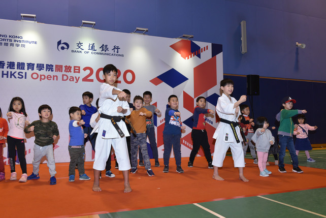 Demonstration and challenge zones, featuring Karatedo, Rhythmic Gymnastics, Rugby and Wushu were staged for the public to get up close with elite athletes.