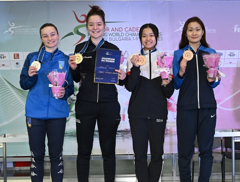 2nd right: Wong Shun-yat (photo: International Fencing Federation)