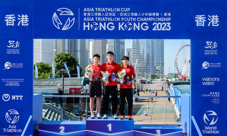 Chan Yui-fung (middle) and Yim Tsz-hin (right) (photo: Triathlon
