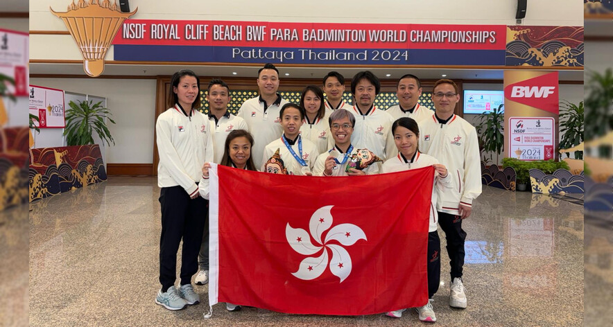 Chu Man-kai (front row, 2nd&nbsp;from left) and Wong Chun-yim (front