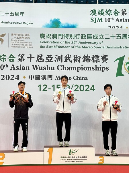 Ho Yin-ching (middle) captured gold for men&#39;s Changquan